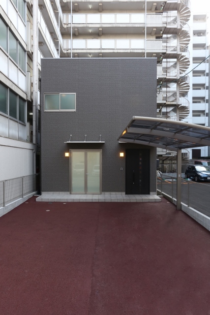 自宅と事務所　モノトーンな空間