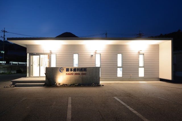 木造平屋建ての歯科医院